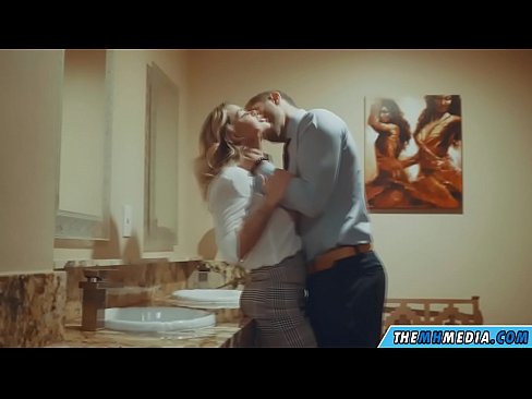 ❤️ Ketika seorang pirang berdada menggoda Anda di toilet umum ️❌ porno indah di porno id.milf300com.ru ️❤
